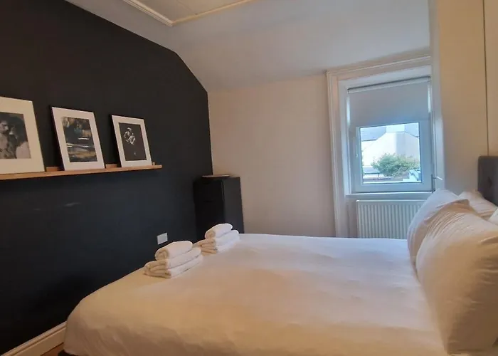 Dom wakacyjny Extended 3bd Splitlevel In Popular Village Dublin