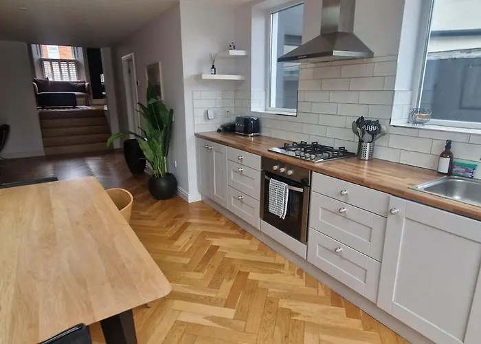 Extended 3bd Splitlevel In Popular Village Dom wakacyjny *