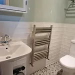 Extended 3bd Splitlevel In Popular Village Hébergement de vacances