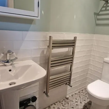 Extended 3bd Splitlevel In Popular Village Prázdninový dům