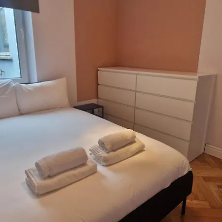 Σπίτι διακοπών Extended 3bd Splitlevel In Popular Village Δουβλίνο