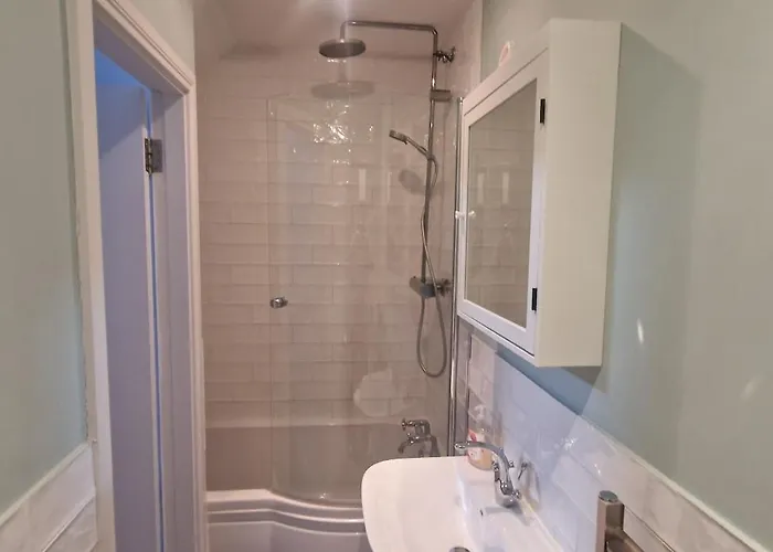 Extended 3bd Splitlevel In Popular Village Holiday home Dublin