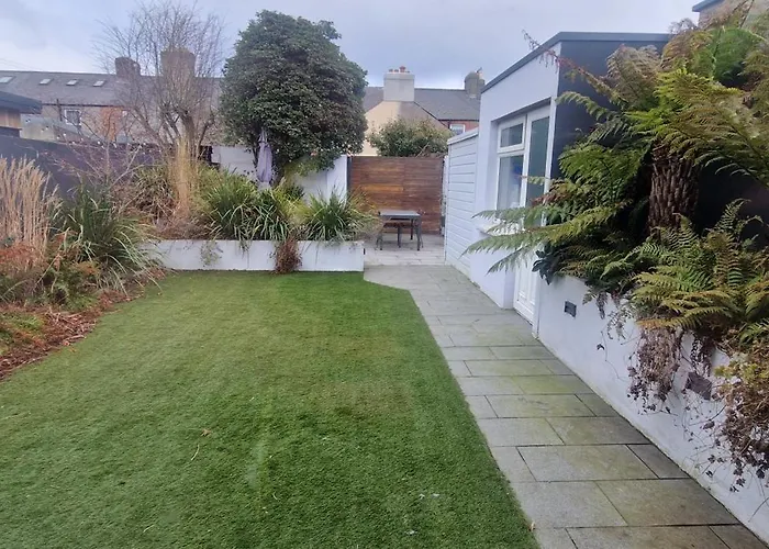 Holiday home Extended 3bd Splitlevel In Popular Village