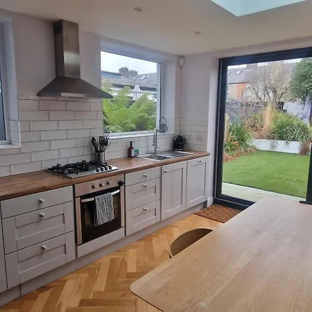 Extended 3bd Splitlevel In Popular Village Hébergement de vacances Dublin