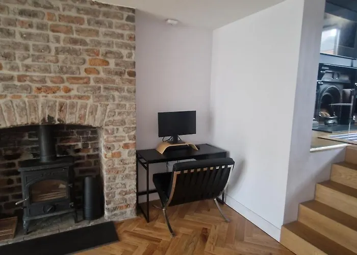 Extended 3bd Splitlevel In Popular Village Dublino