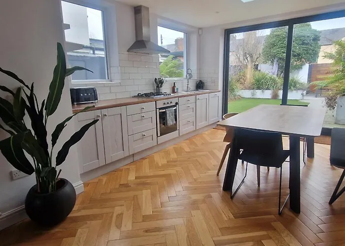 Ferienhaus Extended 3bd Splitlevel In Popular Village *